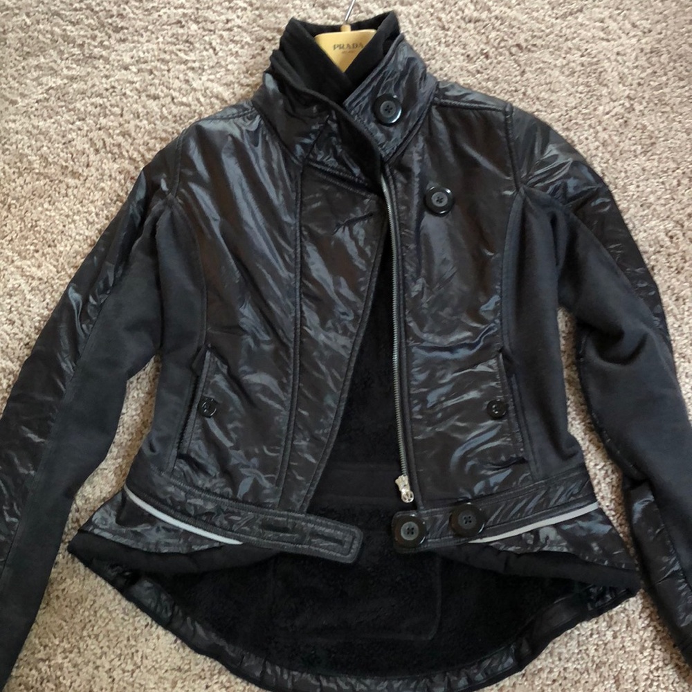 Lululemon black fleece jacket size 4